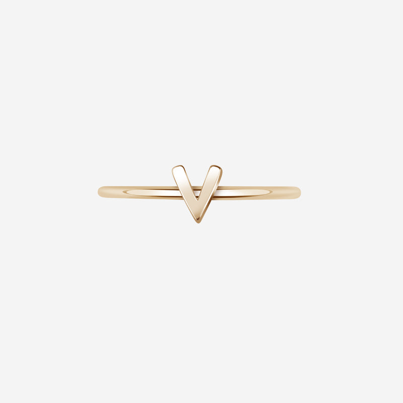 "V" Alphabet Ring